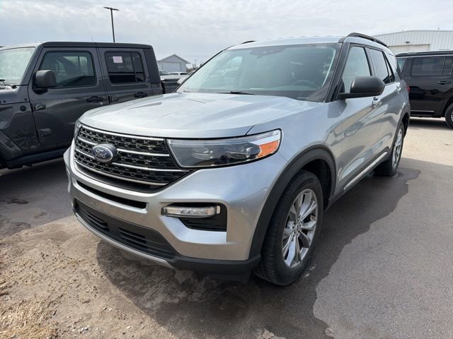 Used 2023 Ford Explorer XLT w/ Equipment Group 202A image 3