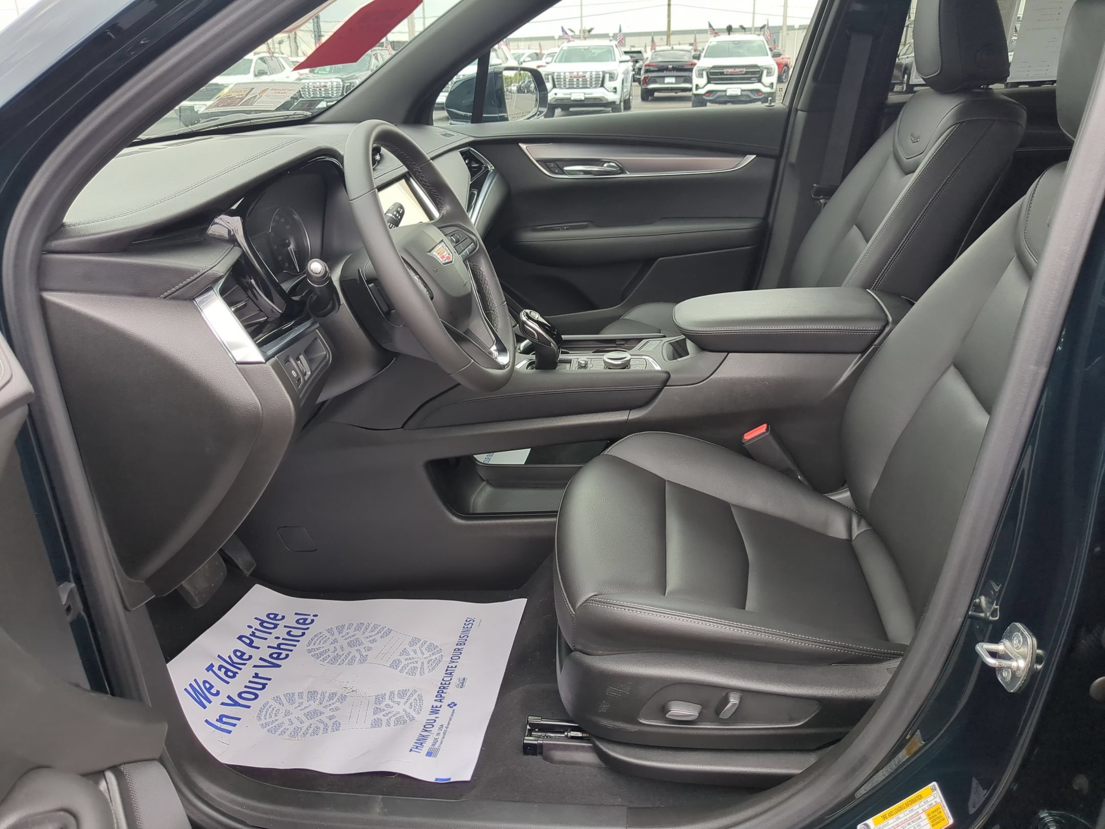 Certified 2024 Cadillac XT6 Luxury w/ LPO, Floor Liner Package AWD/4WD image 17