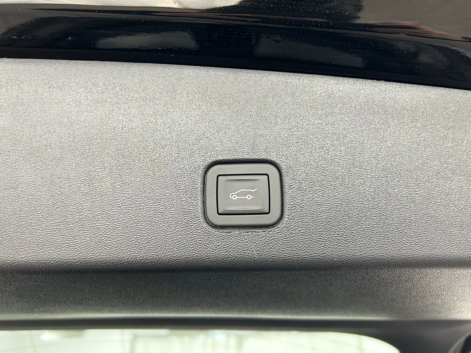 Used 2025 Cadillac Optiq Sport 2 w/ LPO, Floor Liner Package image 39