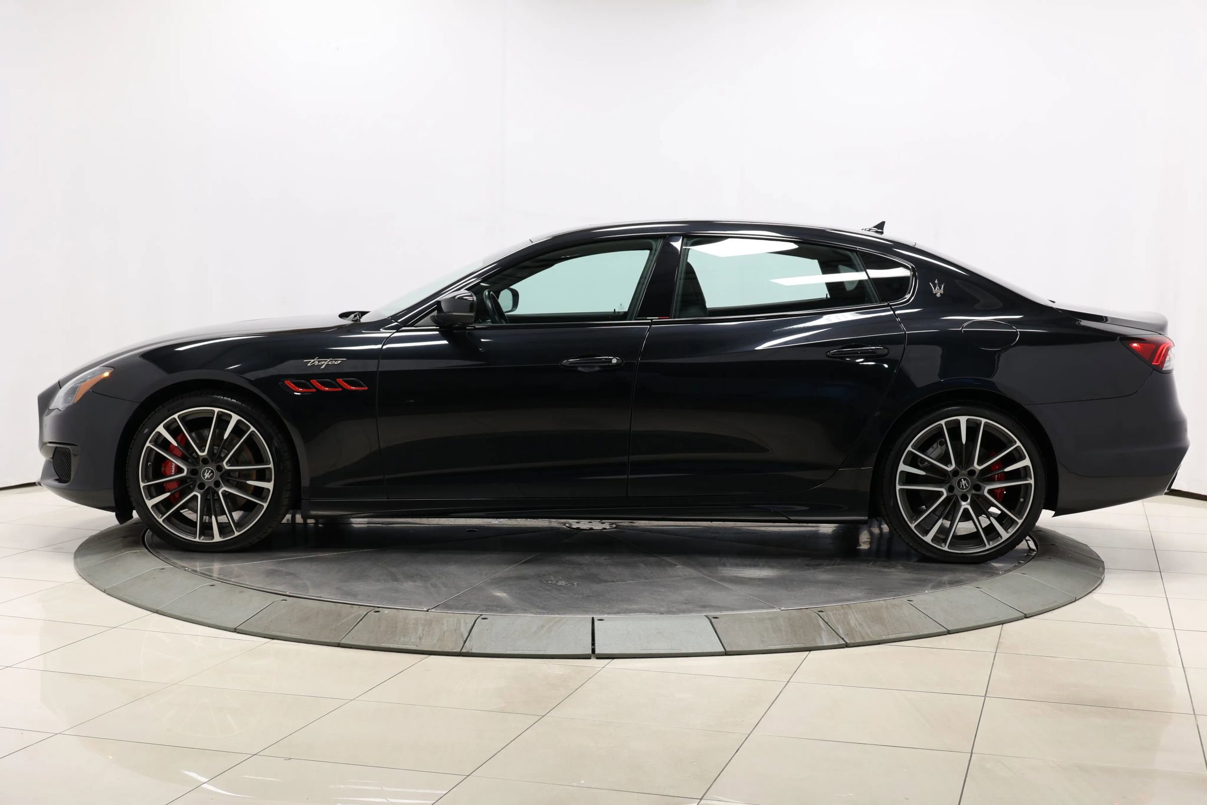 Used 2022 Maserati Quattroporte Trofeo image 7