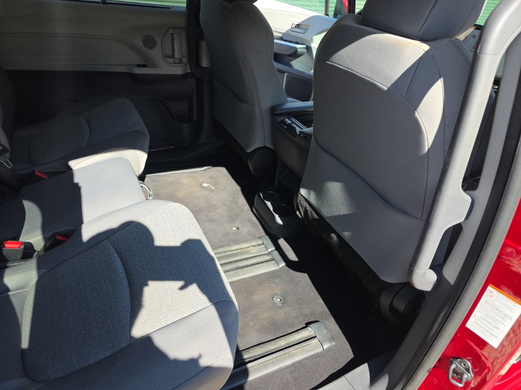 Certified 2024 Toyota Sienna LE AWD/4WD image 16