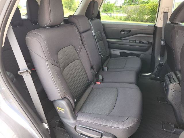 Certified 2025 Nissan Pathfinder S FWD image 16