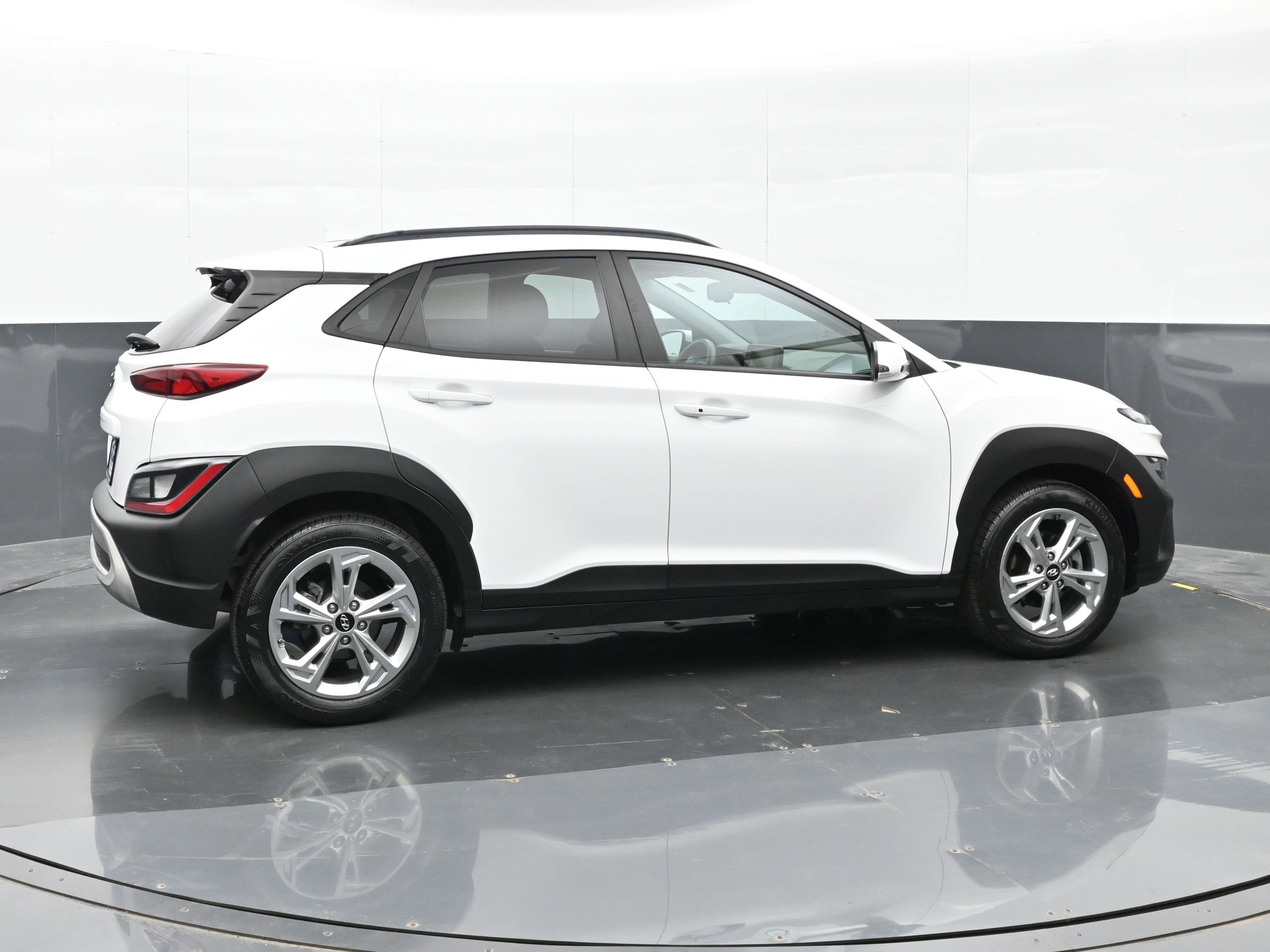 Used 2022 Hyundai Kona SEL FWD image 5