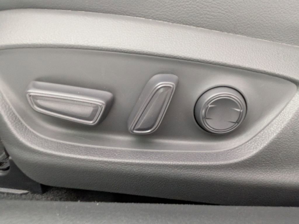 Used 2020 Toyota Camry XLE FWD image 22