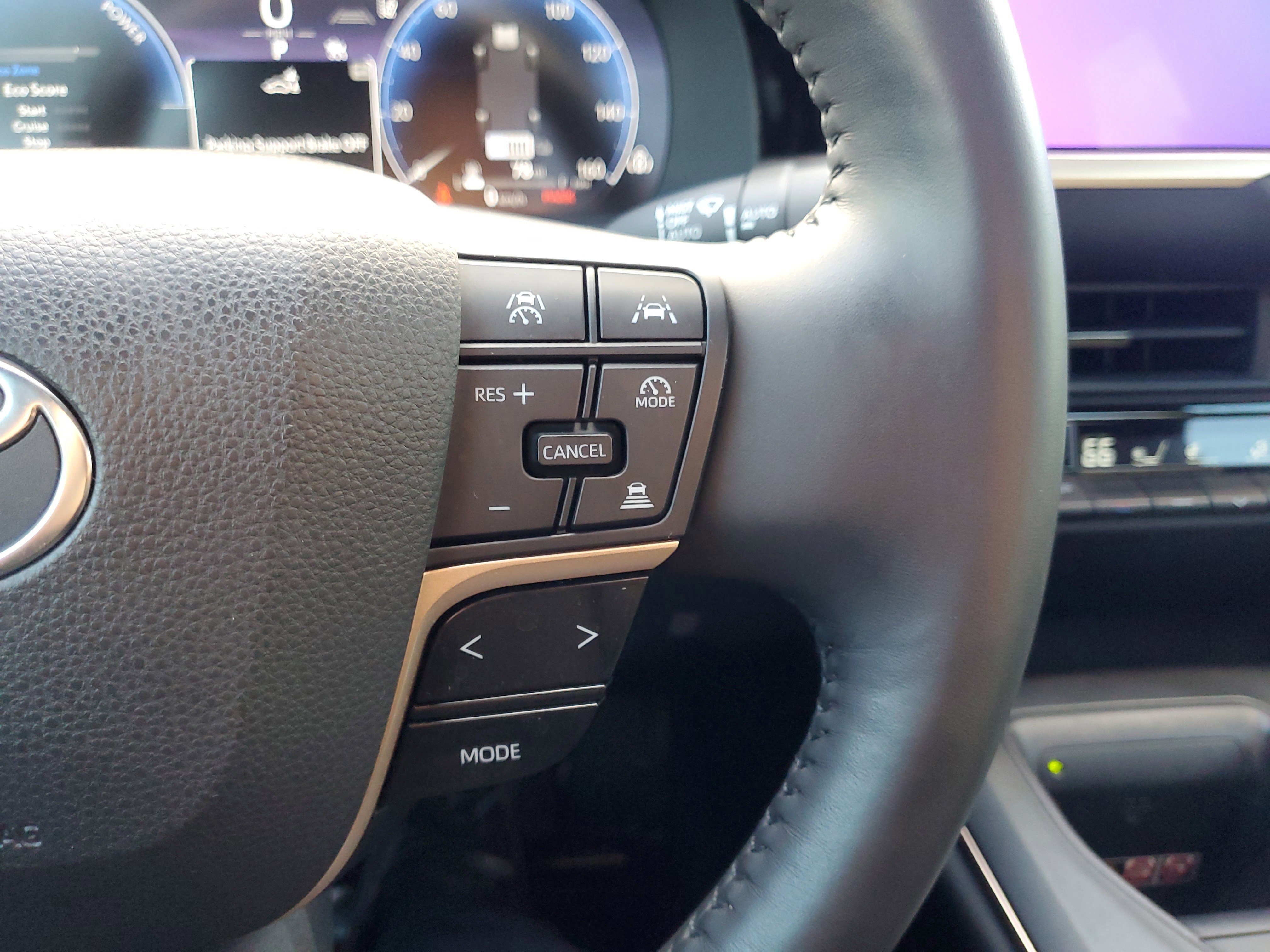 Used 2023 Toyota Crown Limited image 23