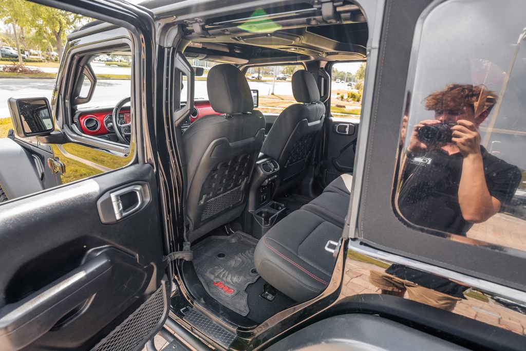 Used 2022 Jeep Wrangler Unlimited Rubicon AWD/4WD image 36