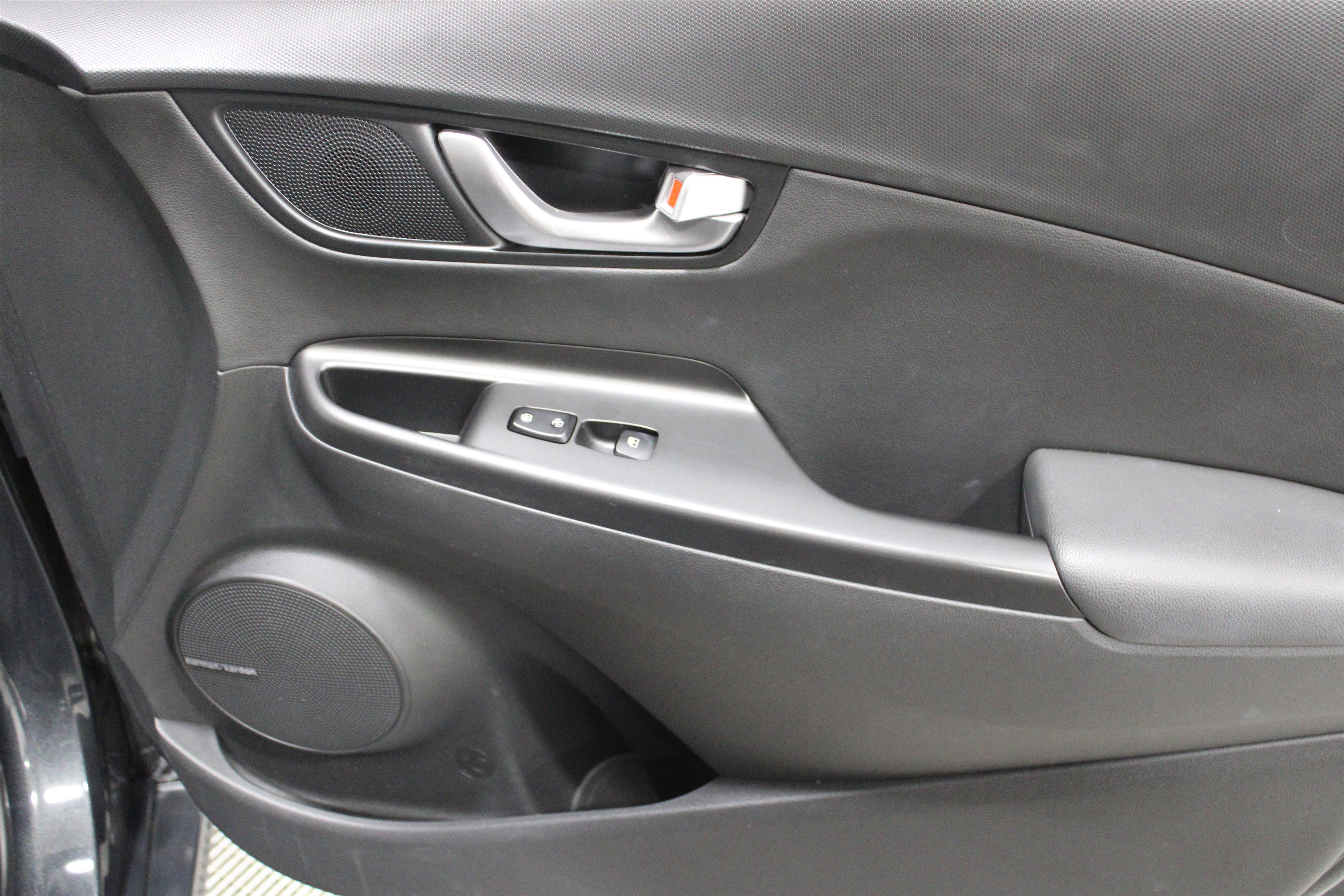 Used 2022 Hyundai Kona Limited image 28