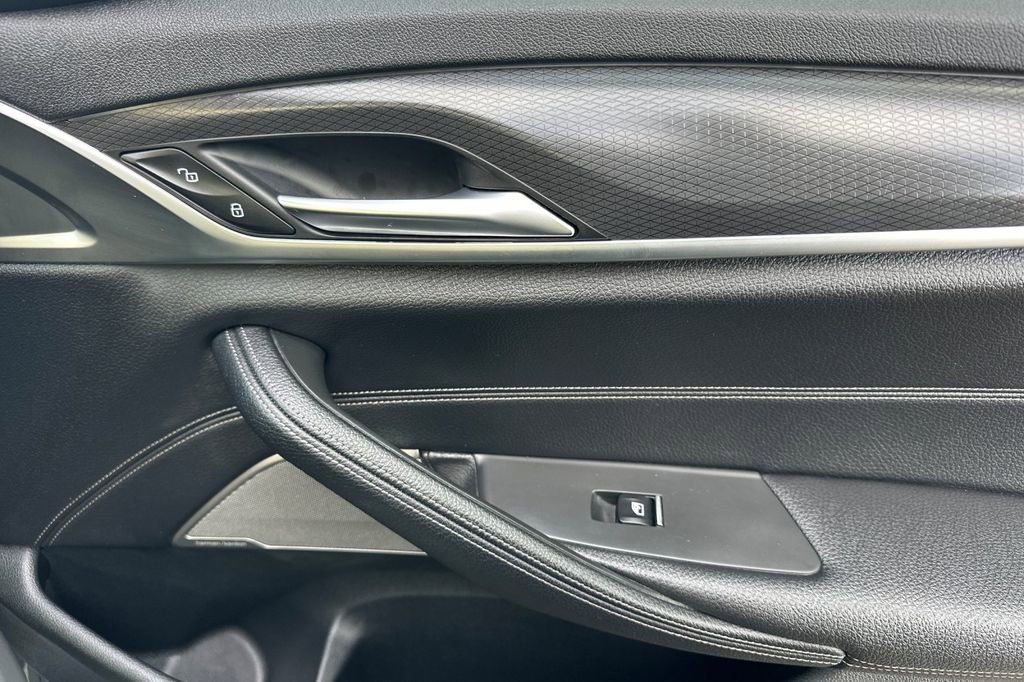 Used 2022 BMW 540i xDrive w/ M Sport Package AWD/4WD image 18