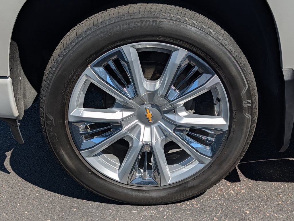 Used 2023 Chevrolet Silverado 1500 High Country w/ High Country Premium Package AWD/4WD image 13