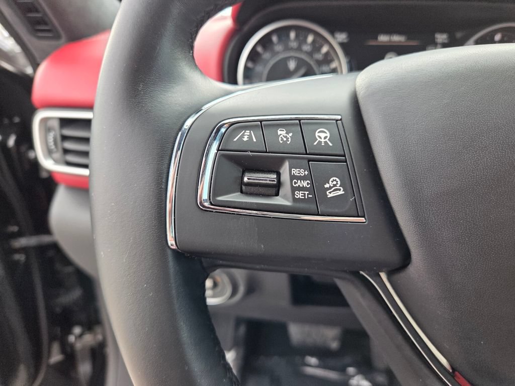 Used 2021 Maserati Levante GranLusso AWD/4WD image 32