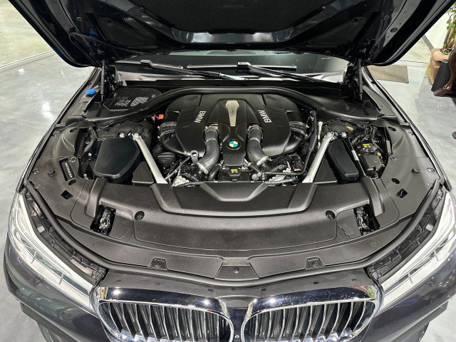 Used 2018 BMW 750i RWD image 24