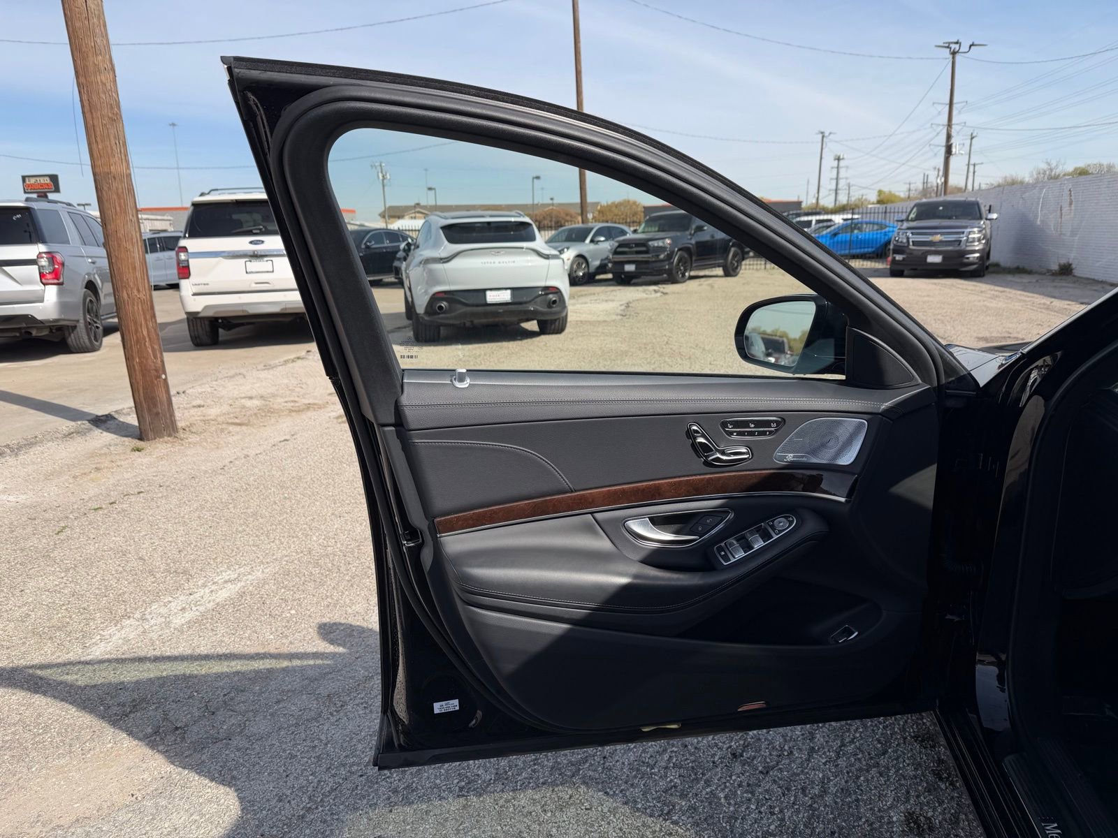 Used 2018 Mercedes-Benz S 560 Sedan w/ Premium Package image 21