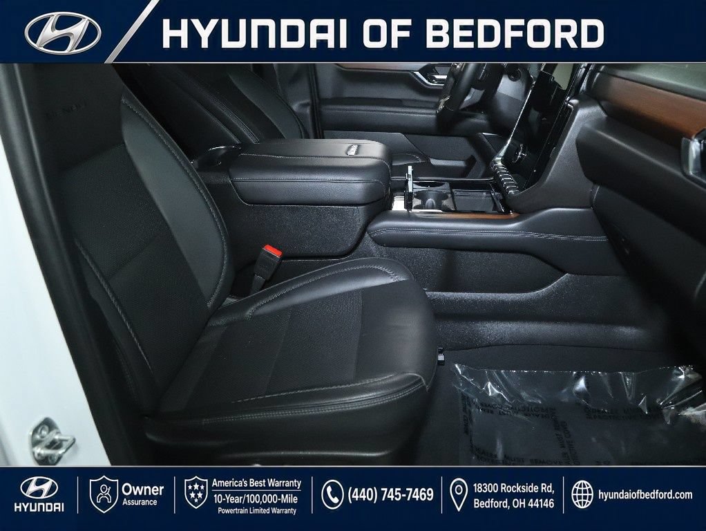 Used 2025 GMC Yukon Denali AWD/4WD image 43
