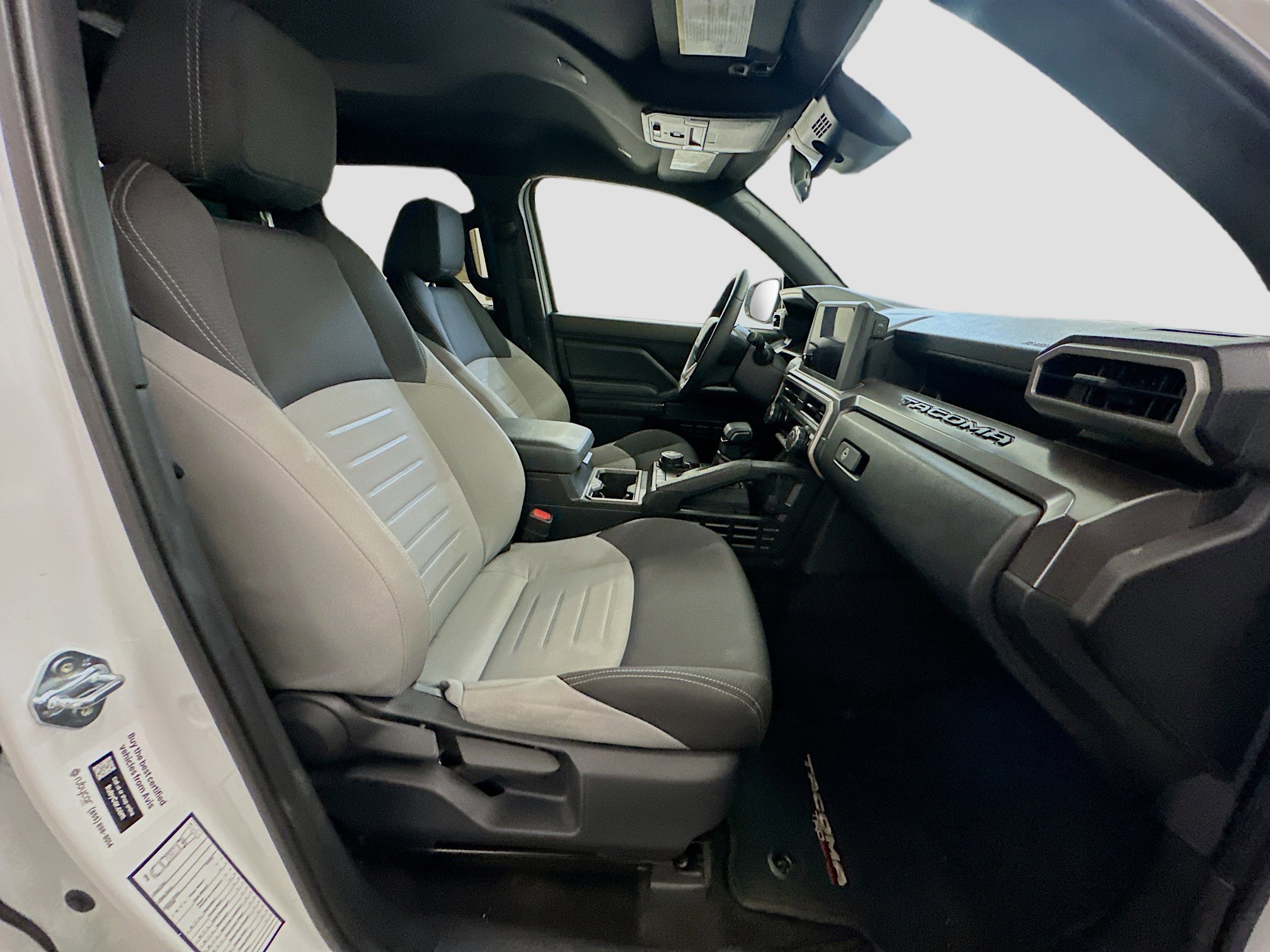 Used 2025 Toyota Tacoma TRD Off-Road image 32