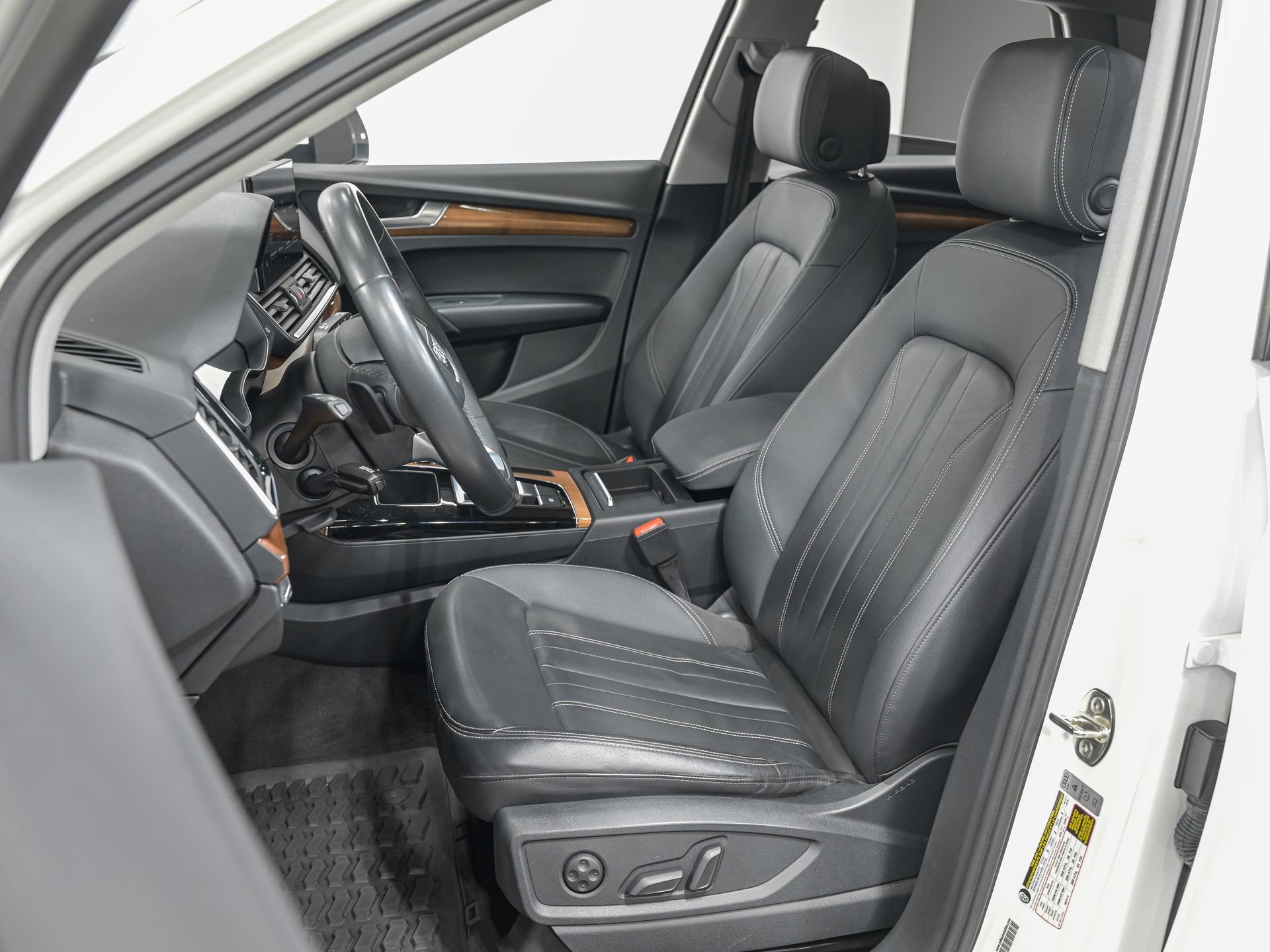 Used 2021 Audi Q5 2.0T Premium w/ Convenience Package image 16