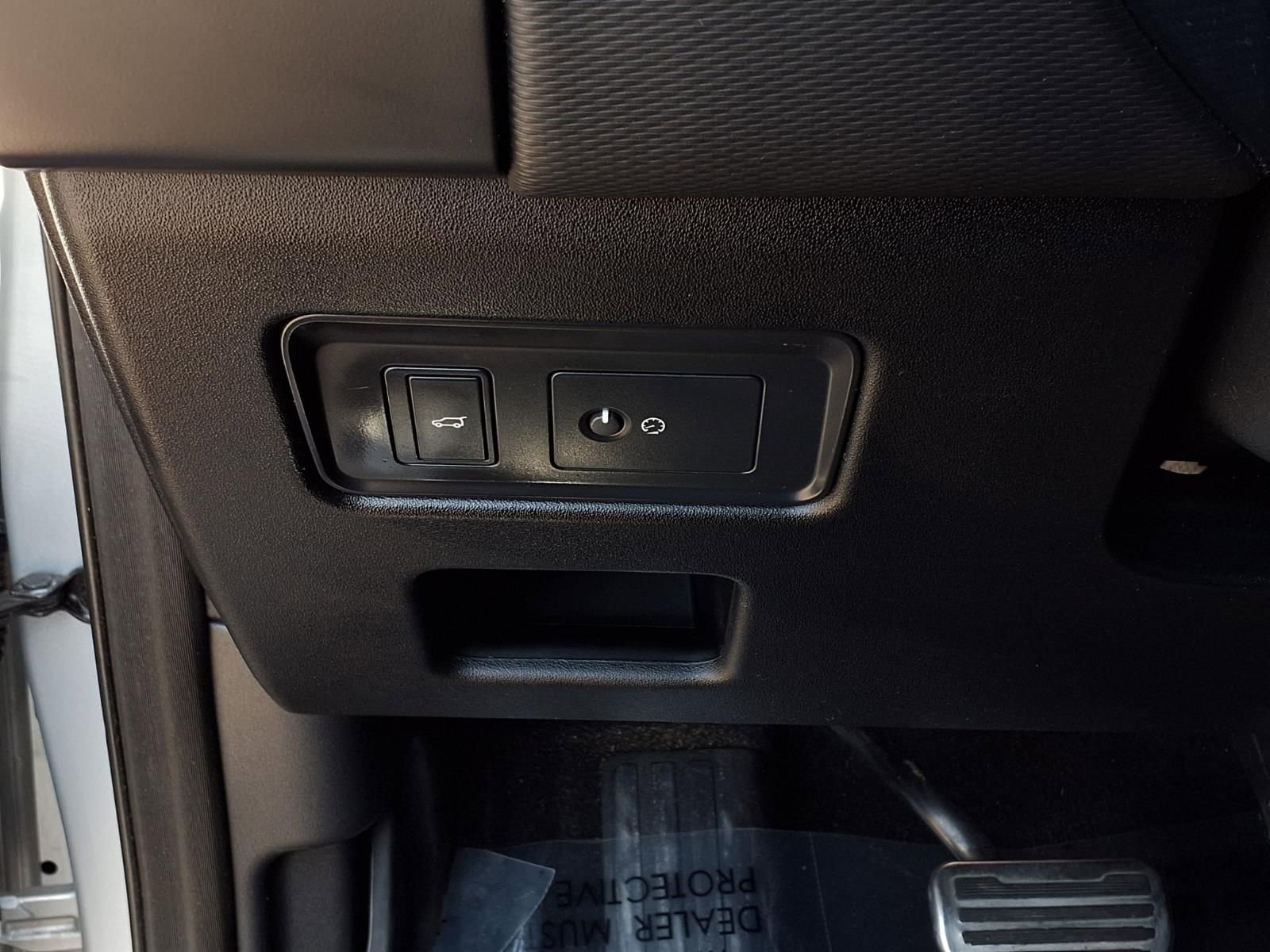 Used 2022 Land Rover Discovery S R-Dynamic image 11