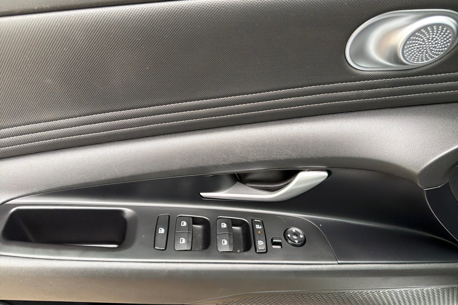 Used 2025 Hyundai Elantra SEL image 10