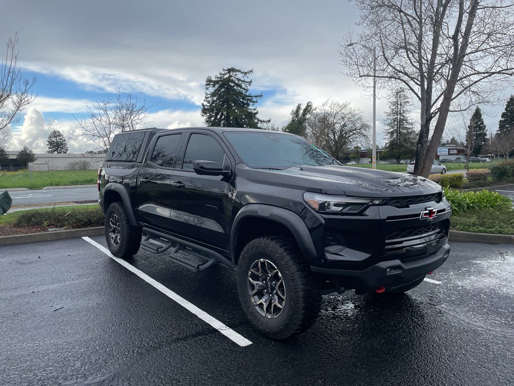 Used 2024 Chevrolet Colorado ZR2 w/ ZR2 Convenience Package III image 3