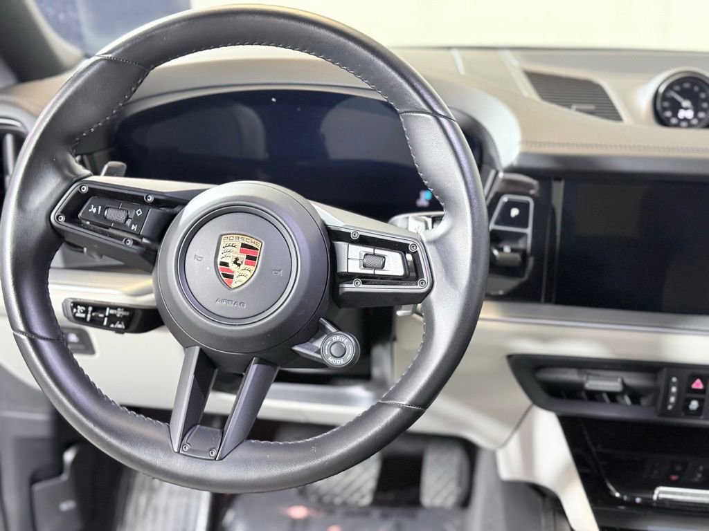 Used 2024 Porsche Cayenne Coupe image 12