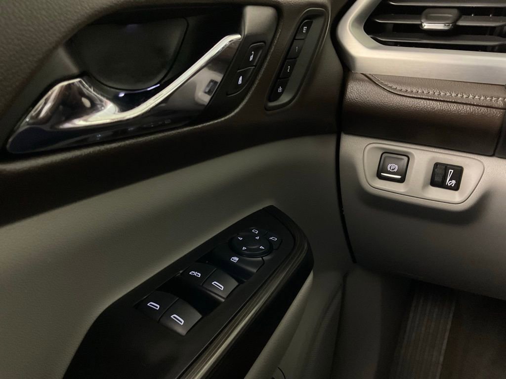 Used 2017 GMC Acadia SLT w/ LPO, Cargo Package image 19