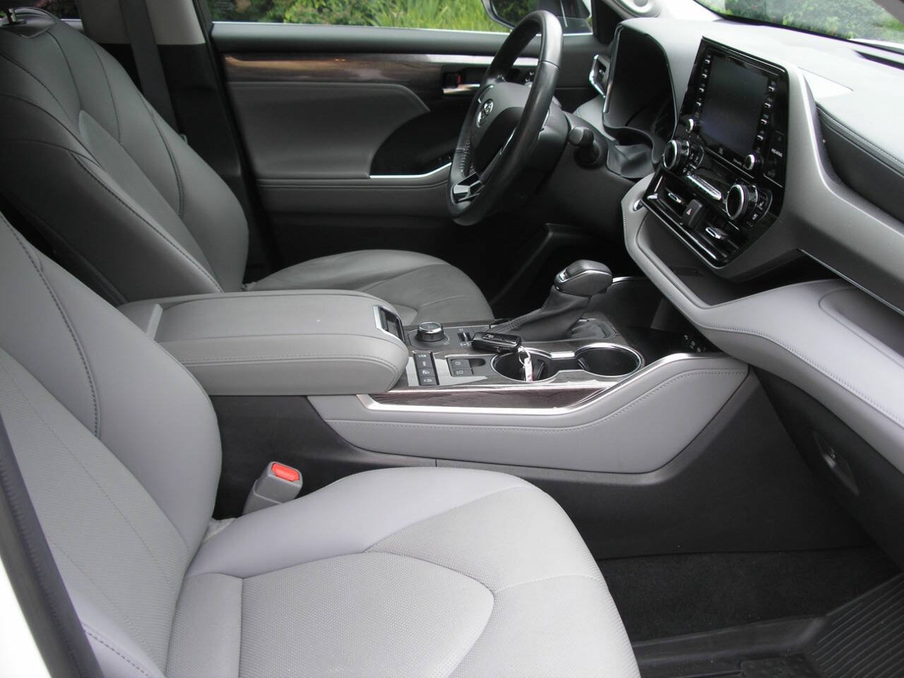 Used 2021 Toyota Highlander Limited AWD/4WD image 8