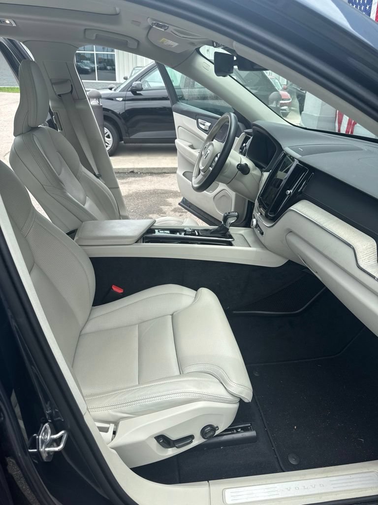 Used 2021 Volvo XC60 T5 Inscription w/ Protection Package Premier FWD image 11