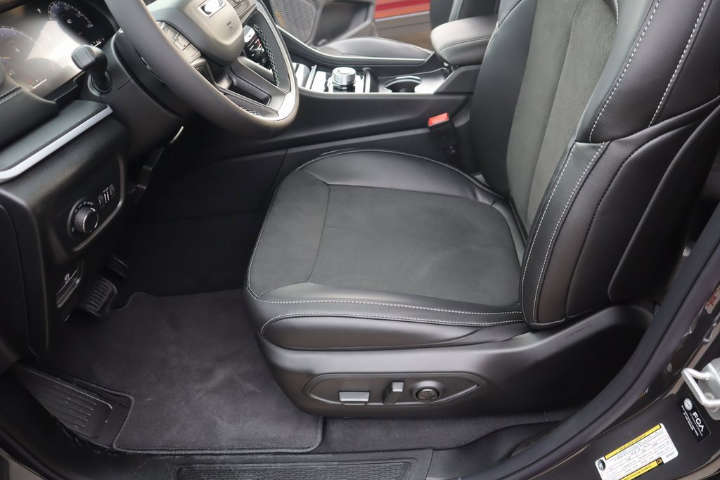 New 2025 Jeep Grand Cherokee L Altitude image 9