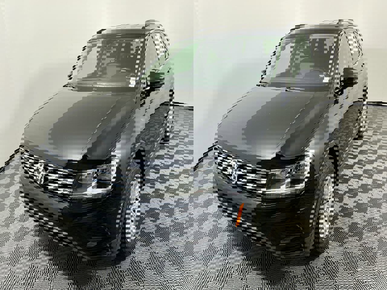 Used 2018 Volkswagen Tiguan SE image 9