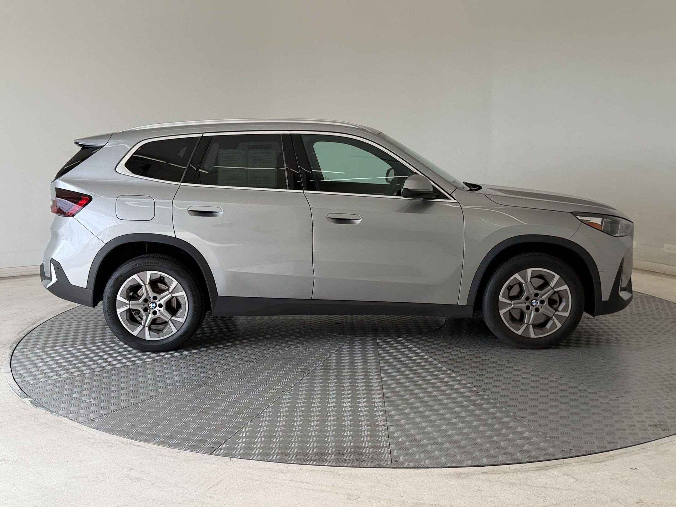 Used 2023 BMW X1 xDrive28i w/ Convenience Package AWD/4WD image 8