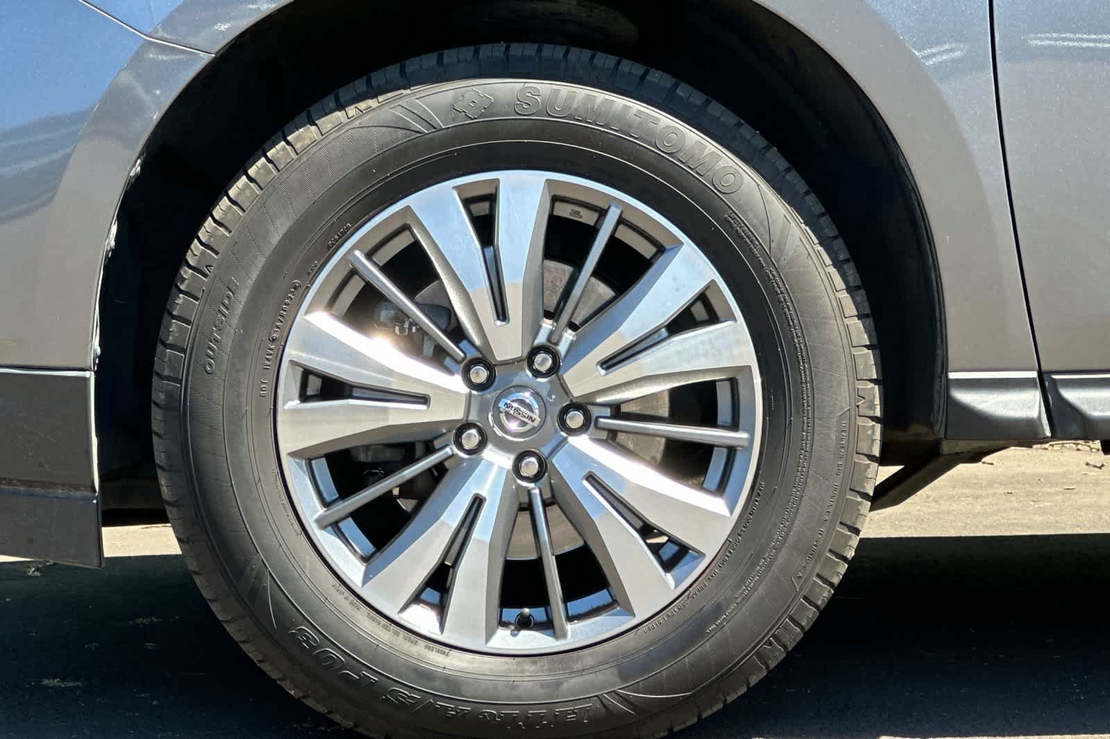 Used 2020 Nissan Pathfinder S AWD/4WD image 27