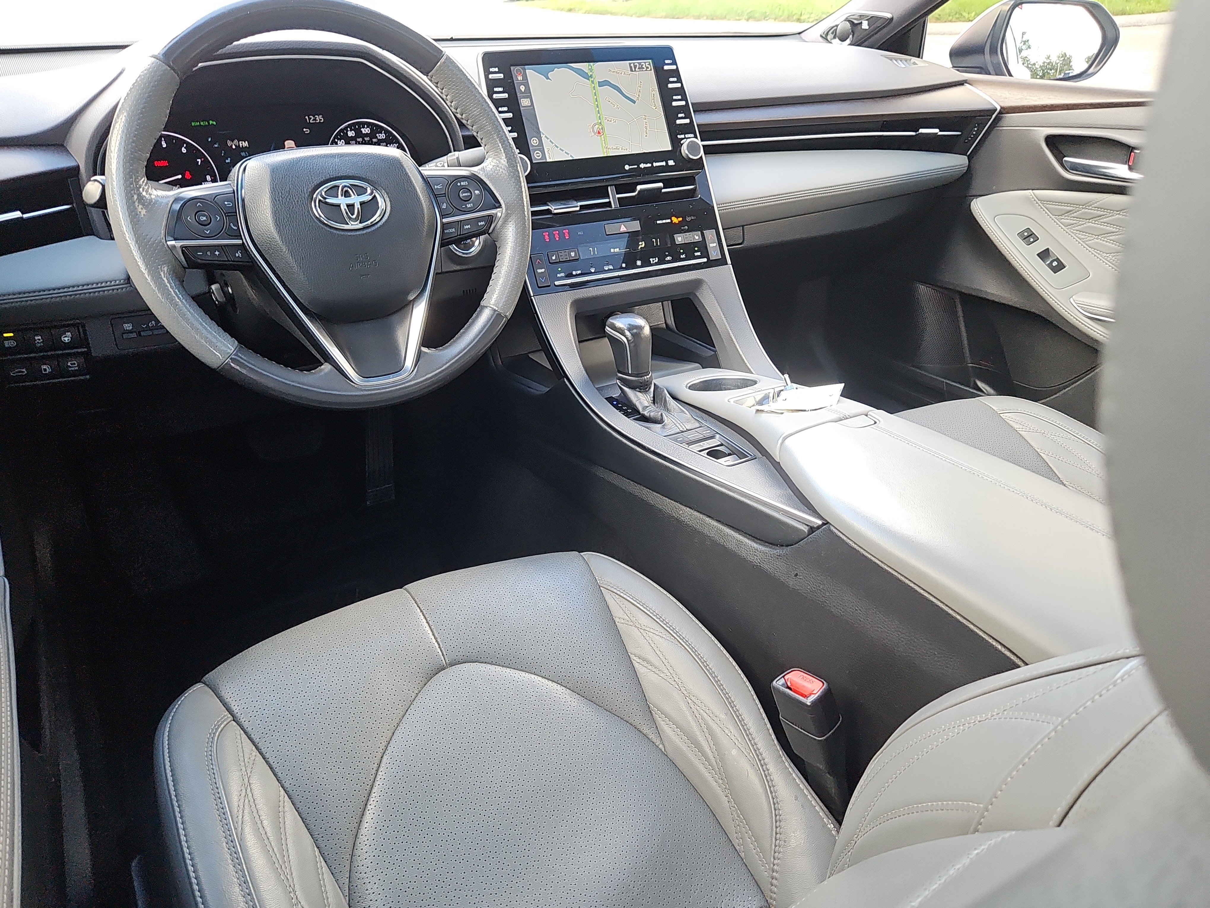 Used 2020 Toyota Avalon Limited w/ Advanced Safety Package FWD image 3