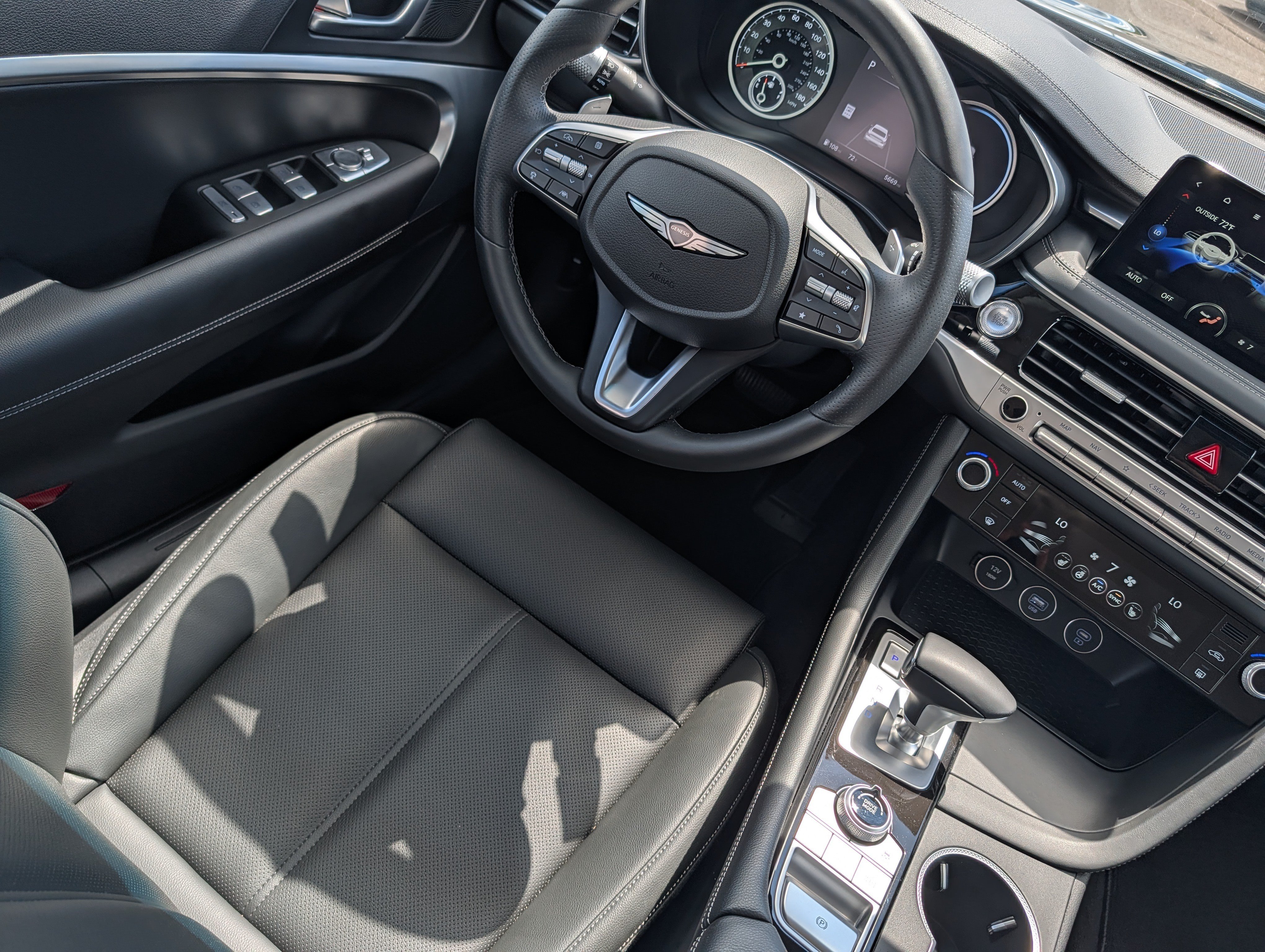 Used 2024 Genesis G70 2.5T AWD/4WD image 9