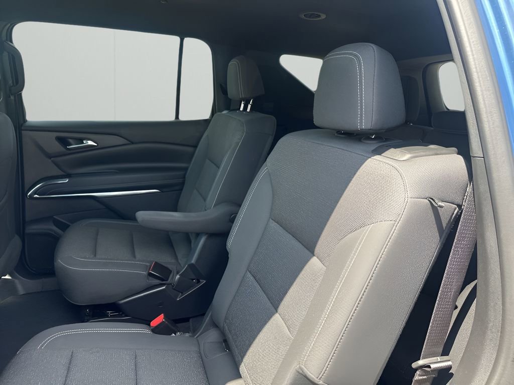 Used 2025 Chevrolet Traverse LT image 19