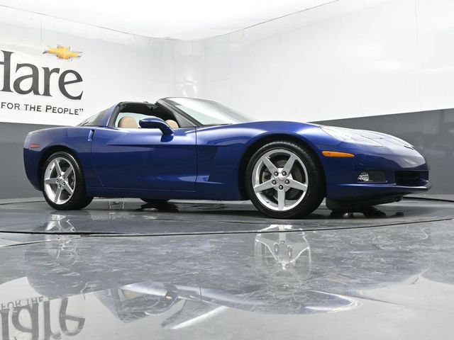 Used 2005 Chevrolet Corvette Coupe w/ Preferred Equipment Group RWD image 2