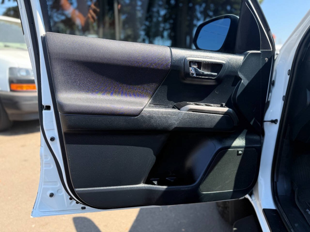 Used 2019 Toyota Tacoma TRD Sport w/ TRD Premium Sport Package AWD/4WD image 36