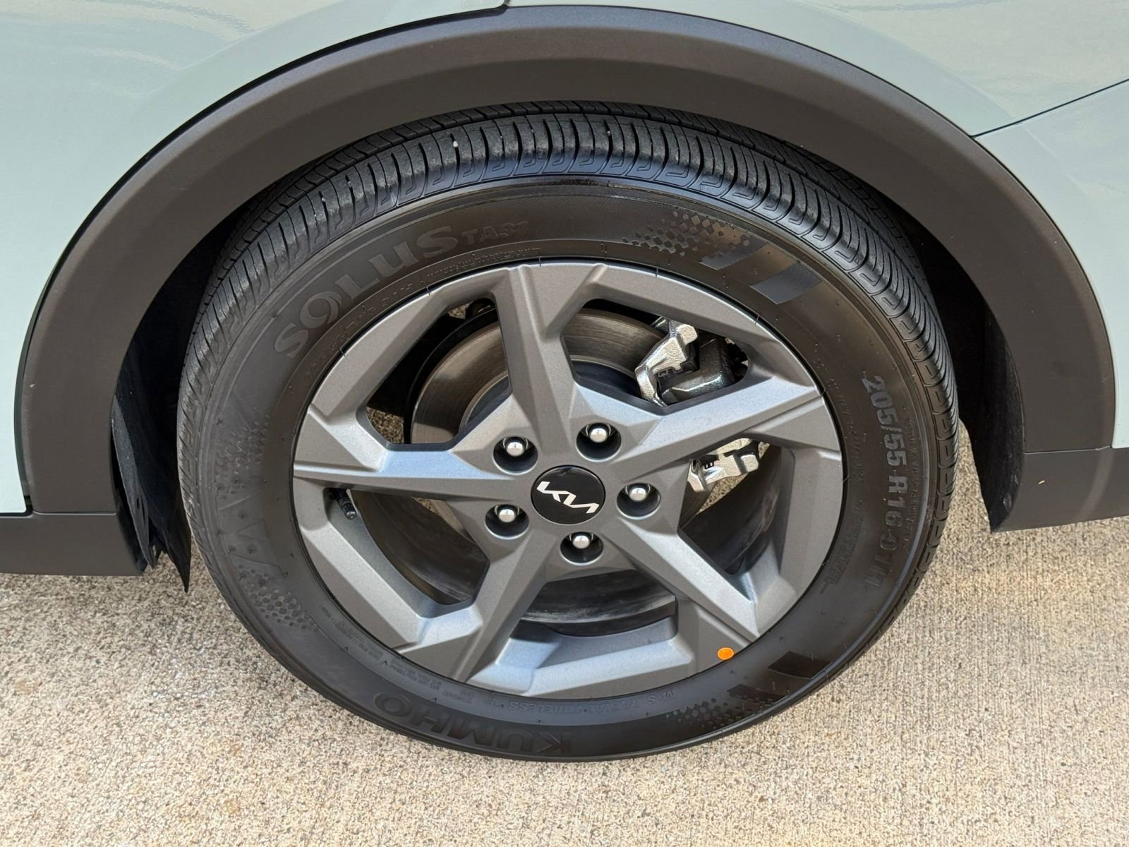 Used 2025 Kia K4 LXS image 32