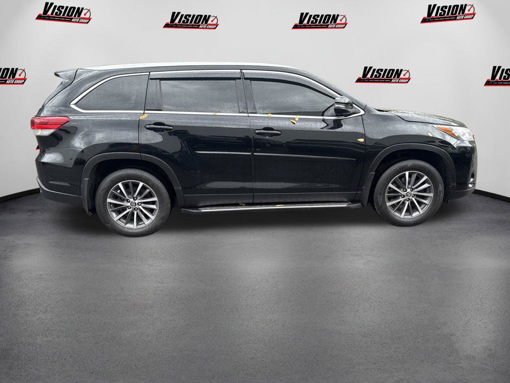 Used 2019 Toyota Highlander XLE AWD/4WD image 4