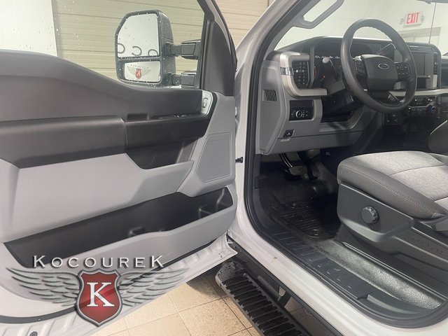 New 2026 Ford F250 XL w/ XL Chrome Package image 10