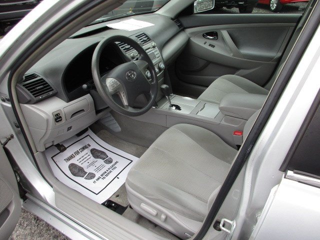 Used 2010 Toyota Camry LE FWD image 15