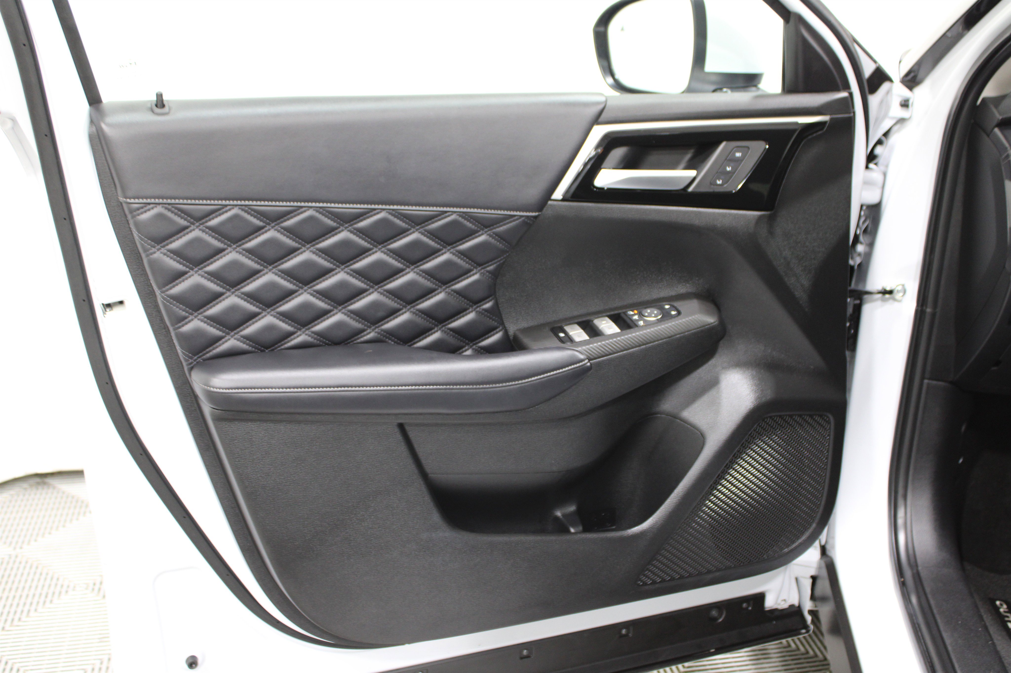 Used 2024 Mitsubishi Outlander SEL image 4