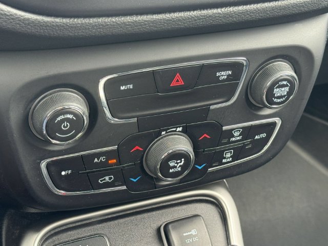 Used 2019 Jeep Compass Latitude w/ Popular Equipment Group FWD image 20