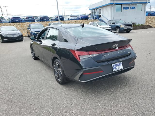 Certified 2025 Hyundai Elantra SEL FWD image 3
