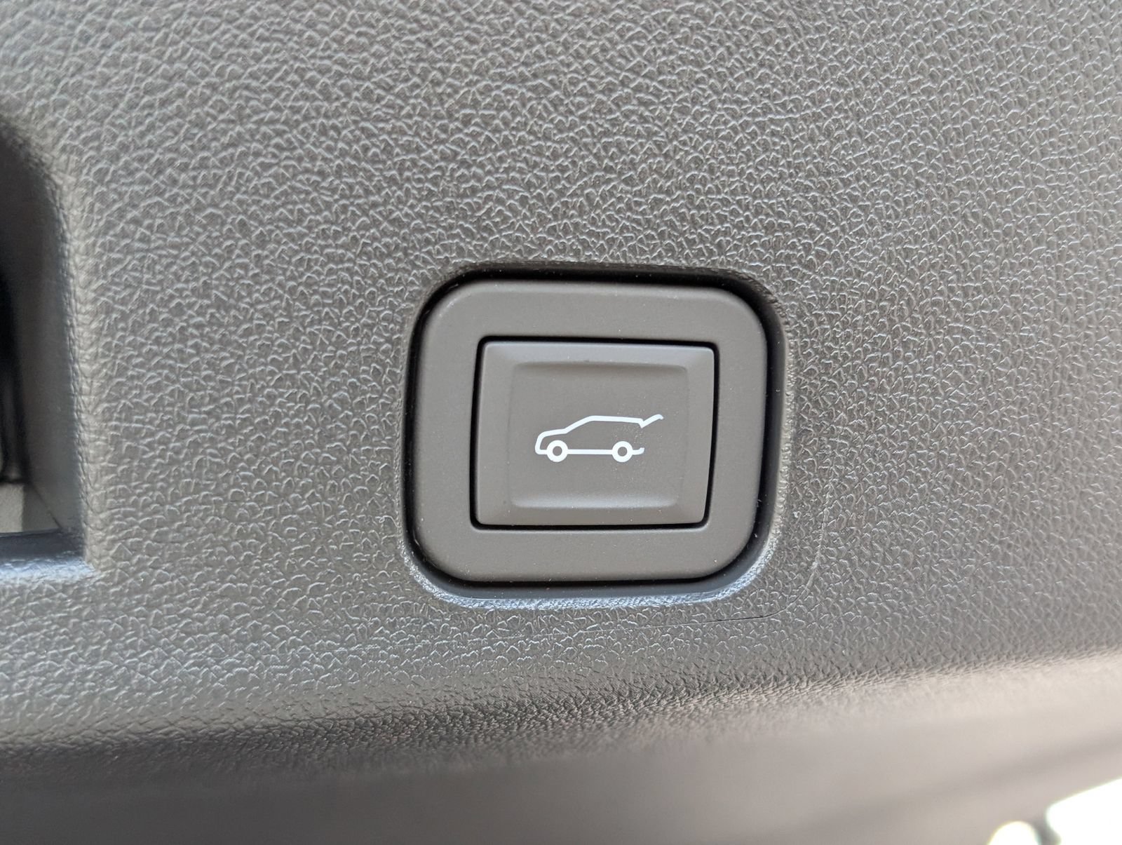 New 2026 Chevrolet Traverse LT w/ Sun and Wheel Package FWD image 11