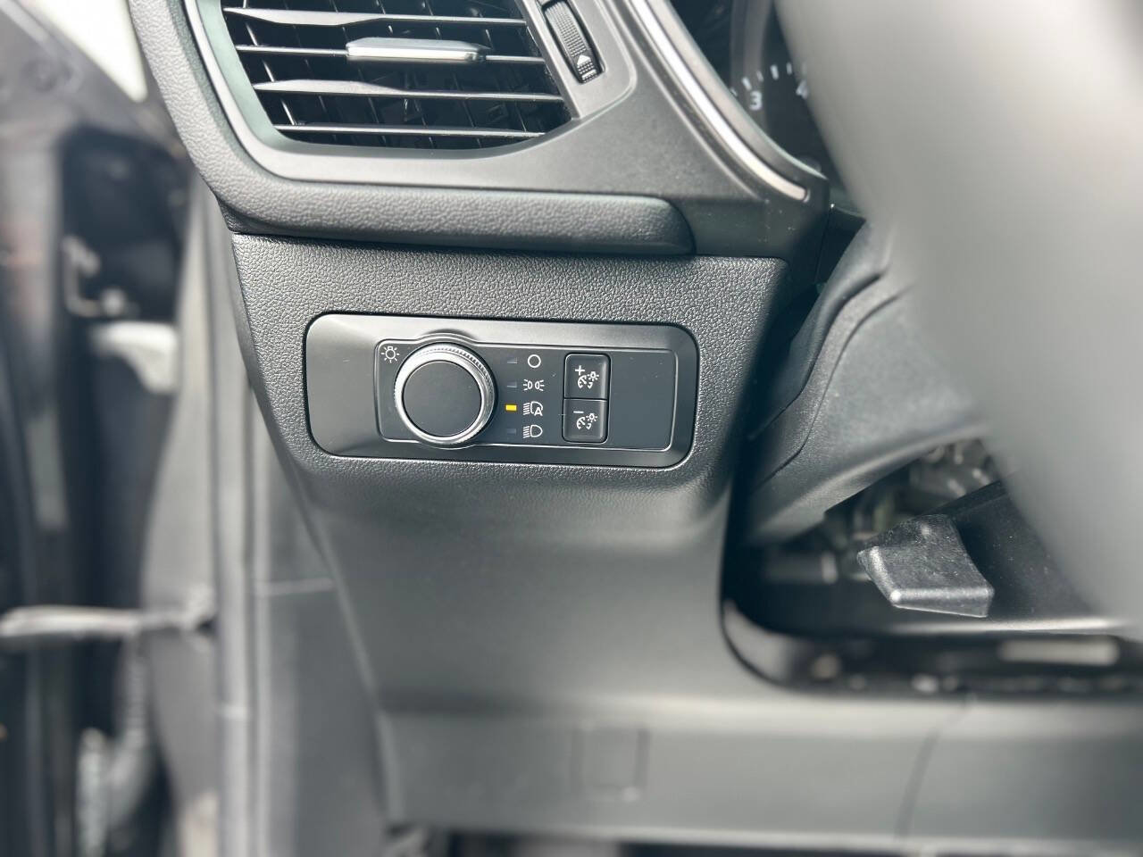 Used 2020 Ford Escape SE FWD image 11