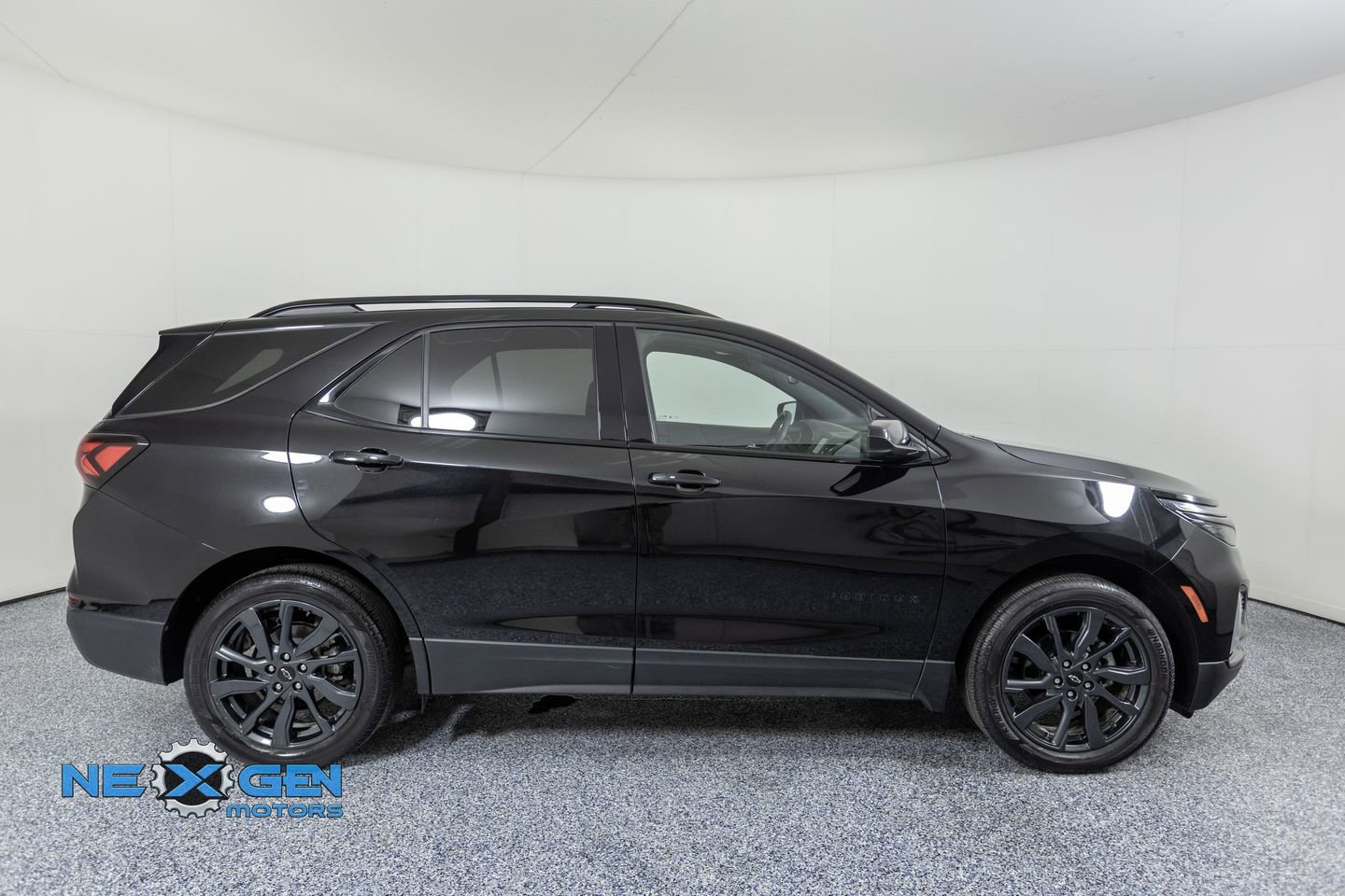 Used 2023 Chevrolet Equinox RS FWD image 8
