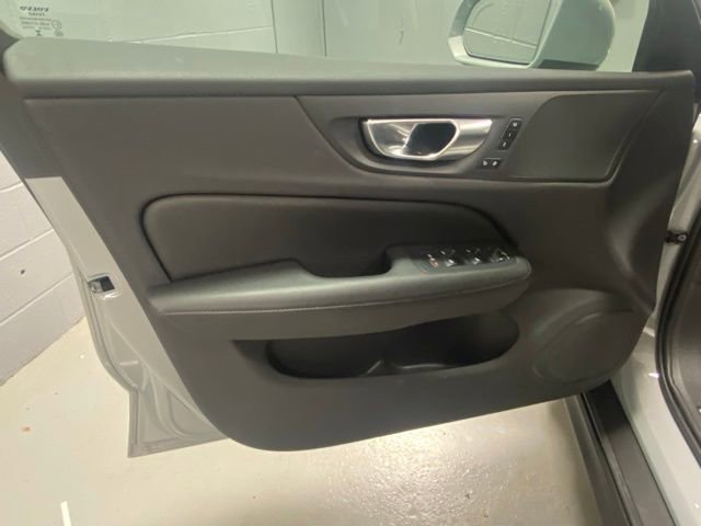 Certified 2025 Volvo V60 B5 Cross Country Plus image 6