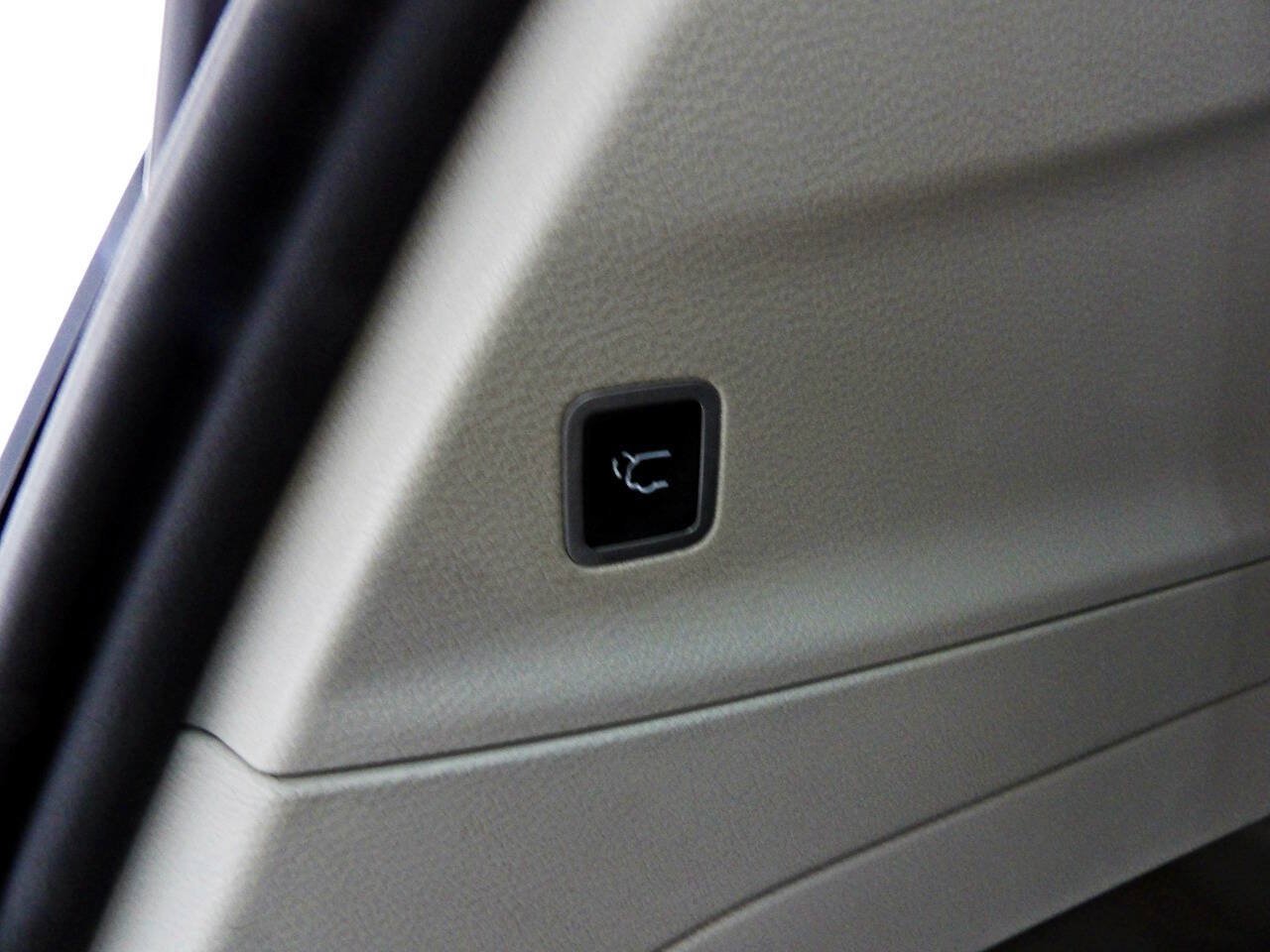 Used 2019 Chrysler Pacifica Touring-L FWD image 13