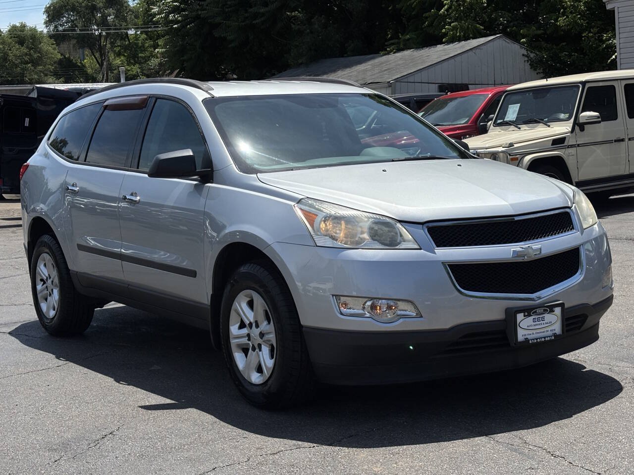 Used 2010 Chevrolet Traverse LS FWD image 2