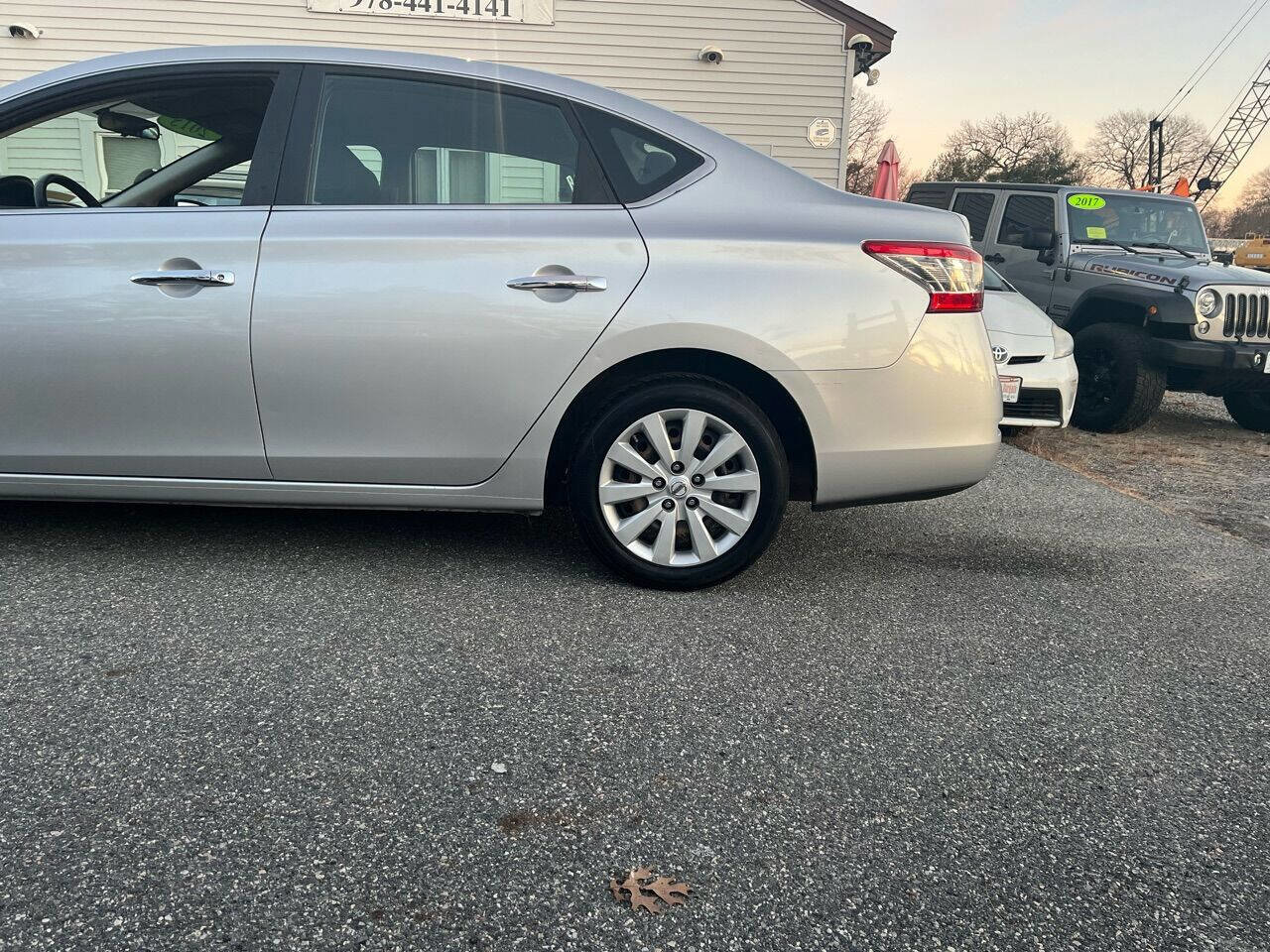 Used 2015 Nissan Sentra SV w/ Navigation Package FWD image 32