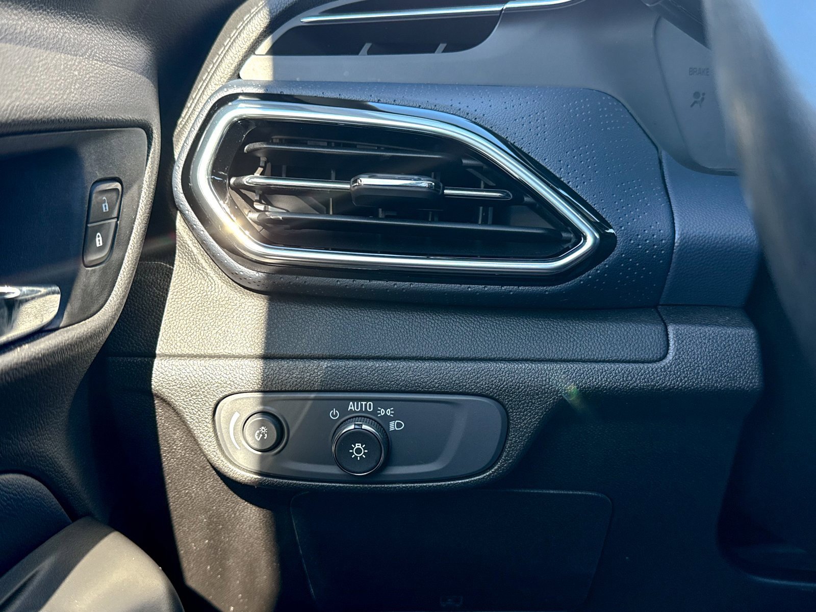 Used 2022 Chevrolet Bolt EUV Premier w/ Launch Edition image 44